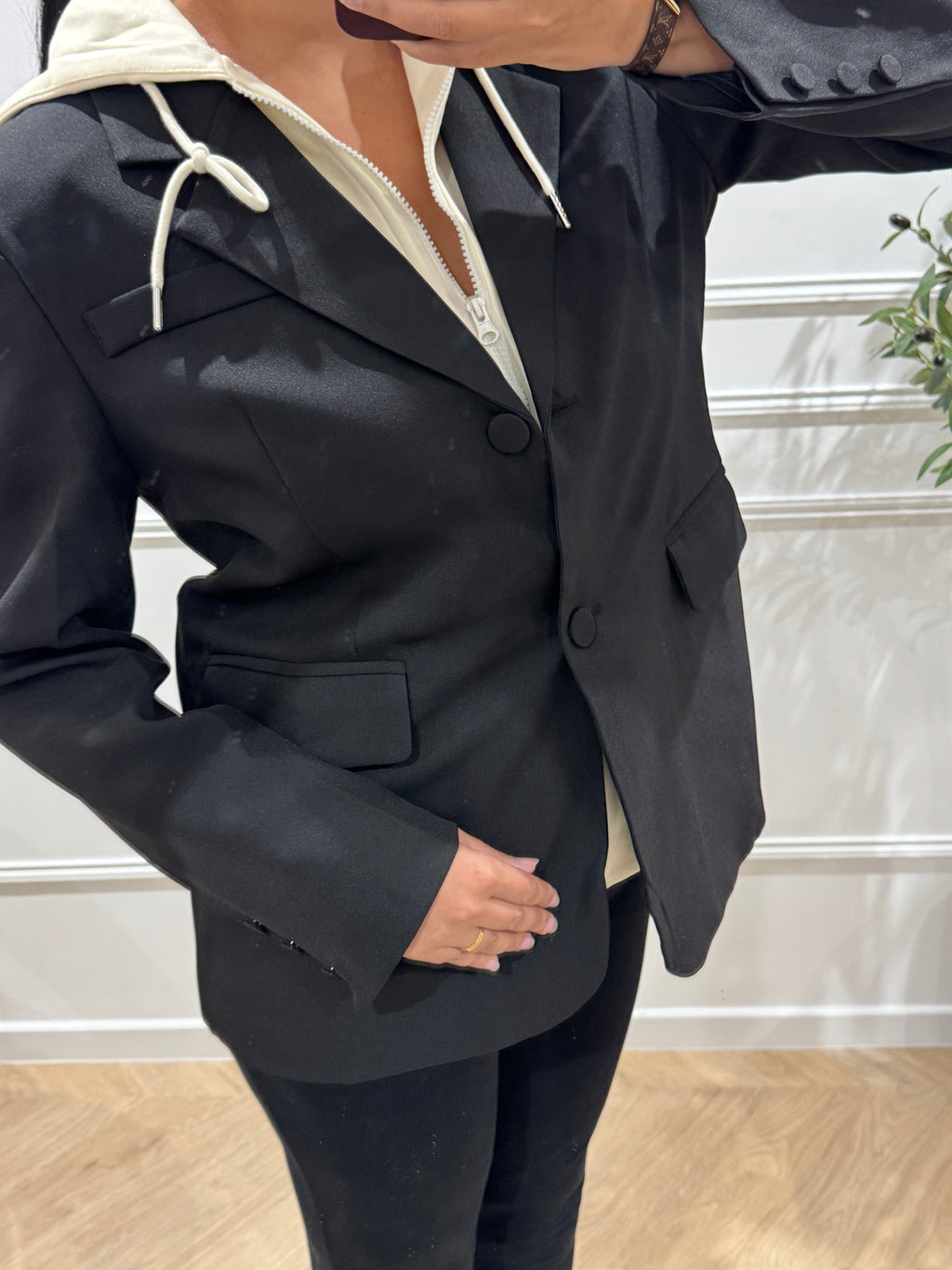 SIA | VESTE BLAZER AVEC CAPUCHE NOIR